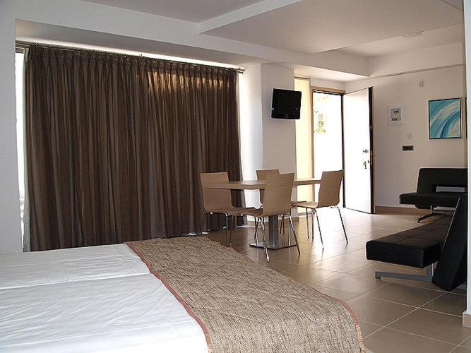 Summertime Boutique Hotel & Spa ปลาเตเนียส ภายนอก รูปภาพ